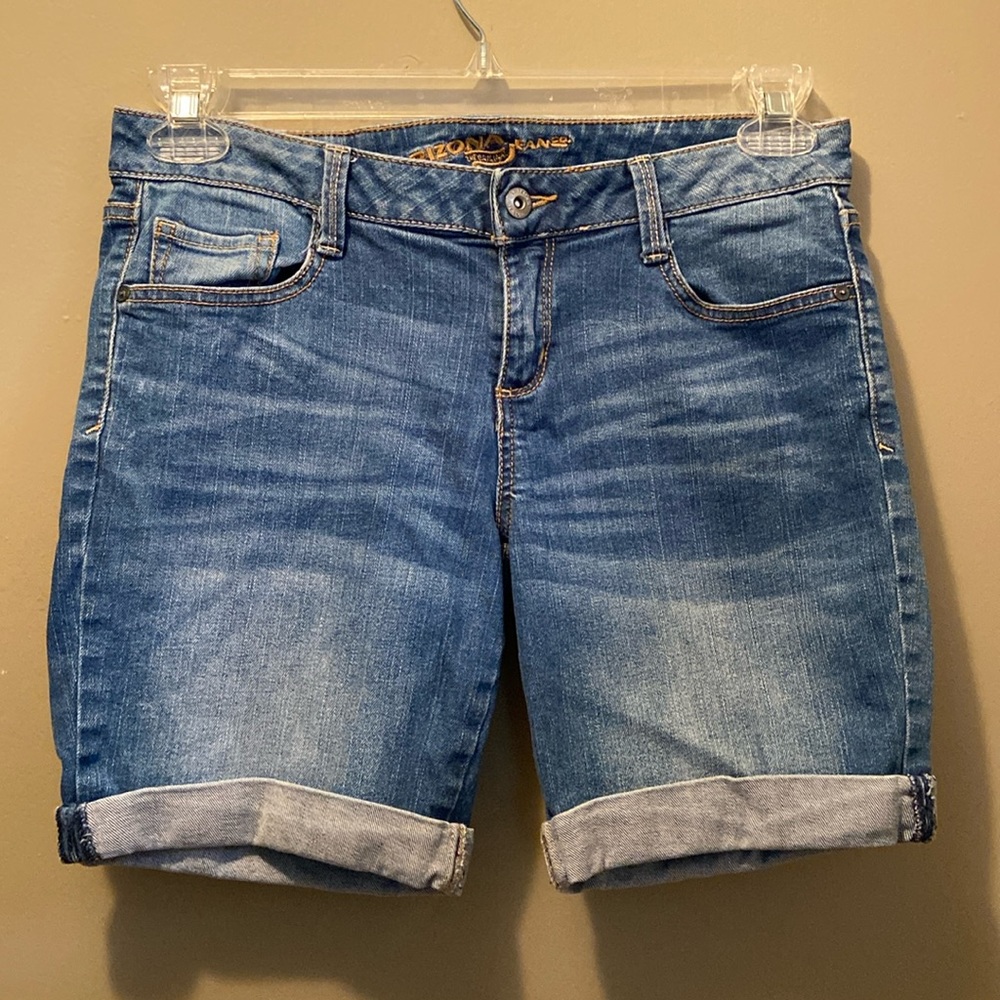 Arizona Women’s Juniors Cuffed Bermuda Jean Shorts Size 9
